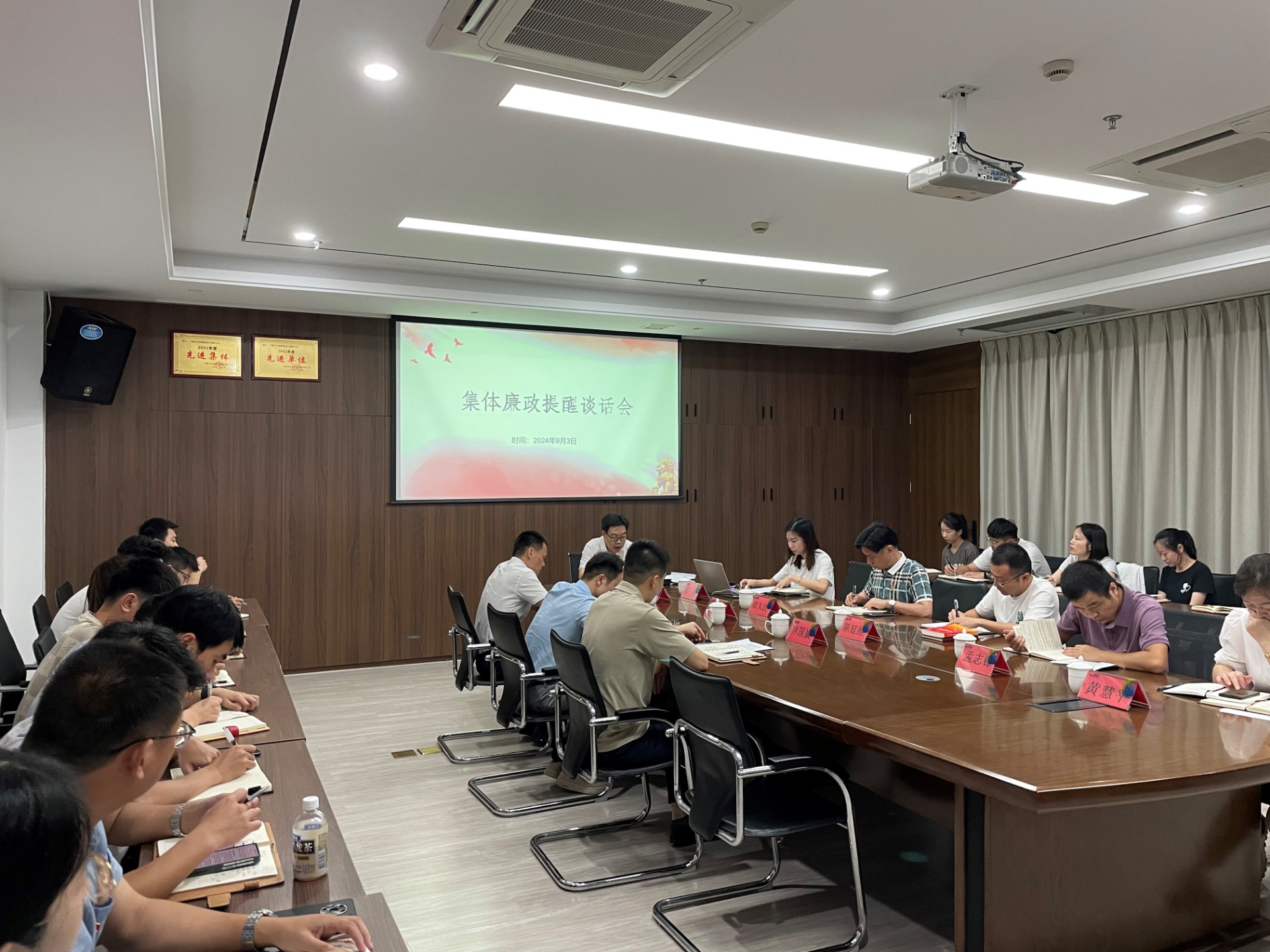 市交投集團(tuán)領(lǐng)導(dǎo)深入市交投物流集團(tuán)市交投勘察設(shè)計(jì)公司開展聯(lián)系點(diǎn)工作，葉嵐清拍攝2.jpg
